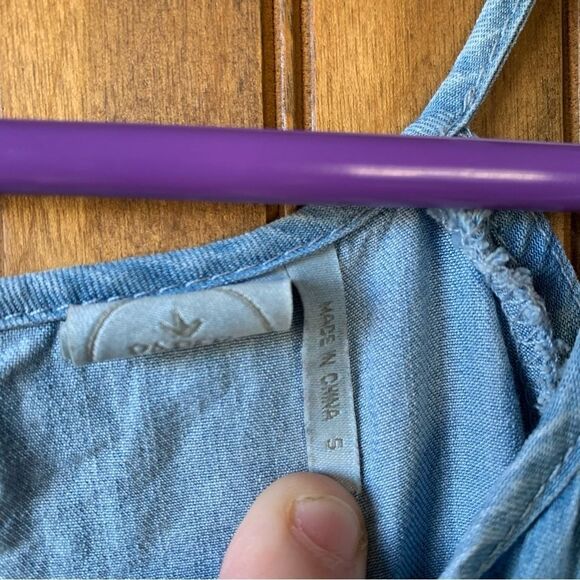 Paper Crane Chambray Cold shoulder Top - Women Small - Picture 5 of 9